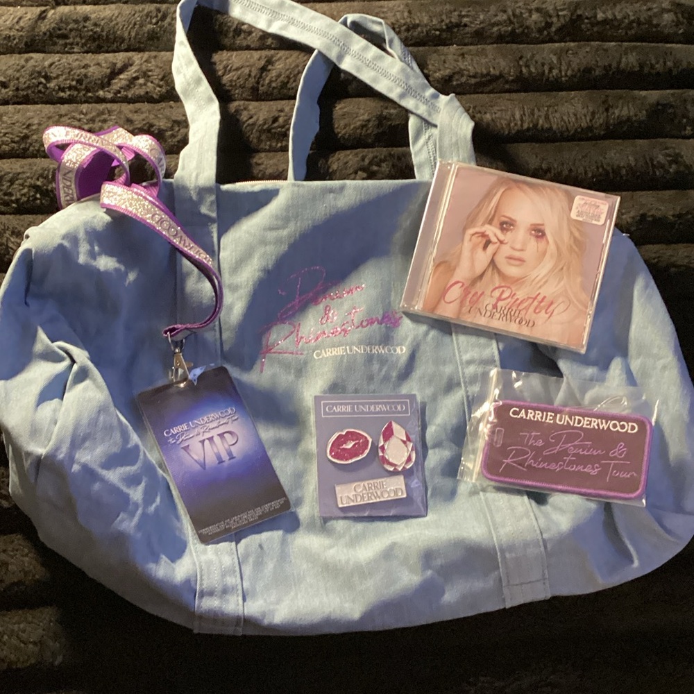 Carrie Underwood Light Blue Tote with Pink Accent, Tour Pins, CD & Lanyard